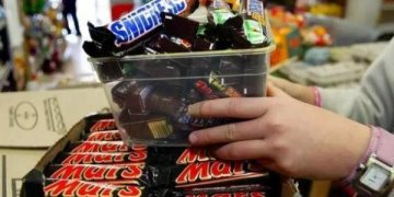 士力架吃出塑料 玛氏全球大规模召回巧克力