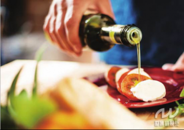 素有“液体黄金”美誉的橄榄油闪亮世博威油博会