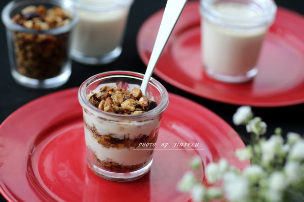 早餐好搭档：焦香酥脆果干坚果麦片 心情愉快的吃掉它