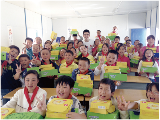 联合《天天向上》乡村教师专场,百草味公益再度启航 联合《天天向上》乡村教师专场,百草味公益再度启航