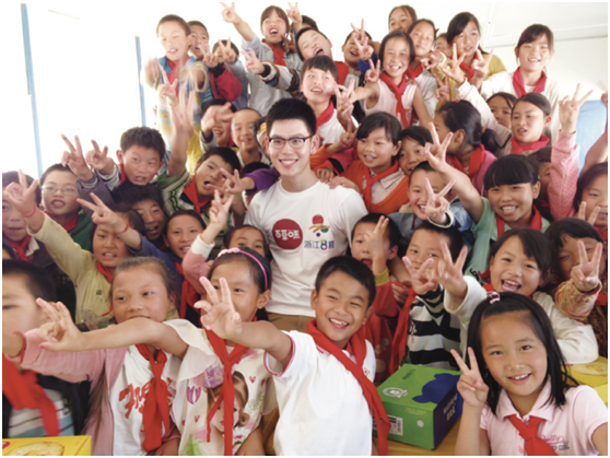 联合《天天向上》乡村教师专场,百草味公益再度启航 联合《天天向上》乡村教师专场,百草味公益再度启航
