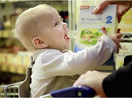 用大包粉二次加工 洋奶粉高价背后的暴利