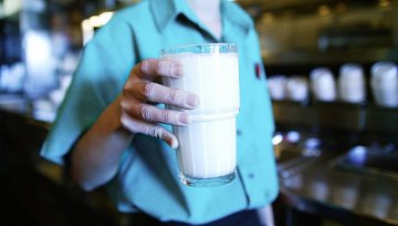 撕下进口奶的“巴氏”假面