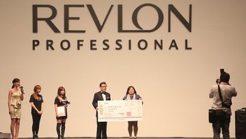 露华浓重返中国面临围攻