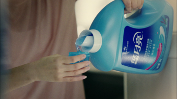 蓝月亮致力缩减中外洗衣液浓缩化发展差距