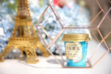 光明赏味酪乳主打“好吃”的甜品酸奶 这可能是颜值最高的低温酸奶