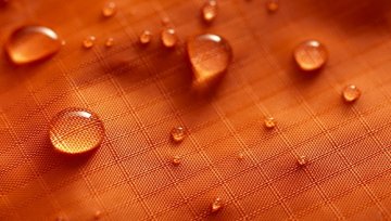 香港大学研制出防水防油物料 将使不洗衣服成为可能