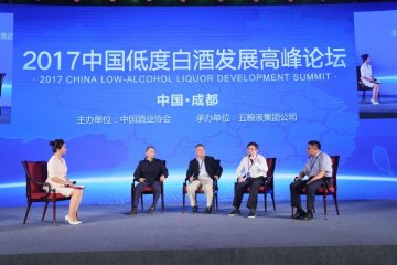 世界名酒五粮液“金字招牌”越擦越亮