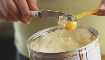 国内乳业承压：乳铁蛋白价格暴涨近十倍 98%依赖进口