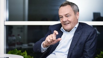 【专访】雅芳全球CEO：我们“正躺在手术台上”，实现增长目标要靠中国