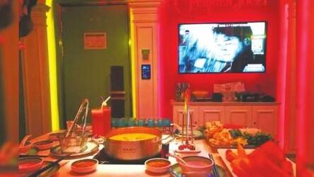 探访火锅KTV：酒水价格翻倍 密闭空间烫火锅惹质疑