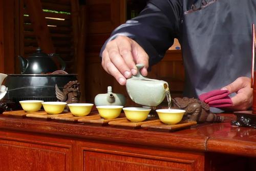 你知道喝茶的好处吗？短期喝茶提神 长期喝茶安神