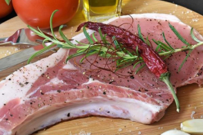 猪肉价格站上2013年来高峰 专家：未来或继续上涨