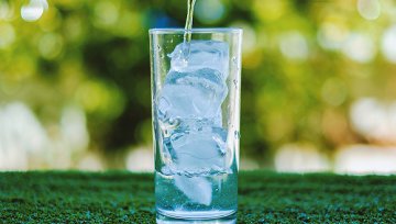 青啤股份涉足苏打水市场，行业国标亟待出台