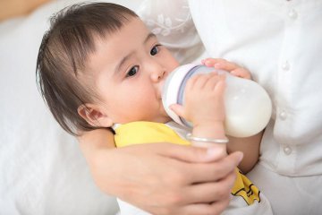 太容易溶解的奶粉，会是因为加了速溶剂吗？