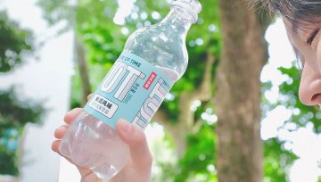 农夫山泉为什么揪着碳酸饮料不放？