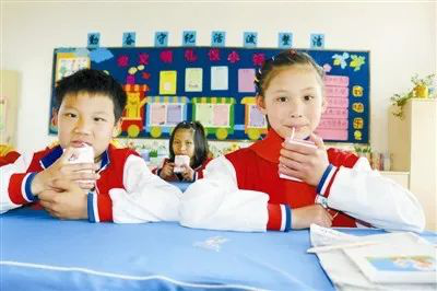 刚刚,这家乳业学生奶出事了!