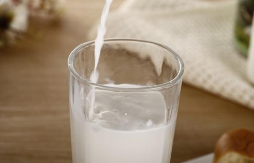 龙头乳企加速奶源争夺