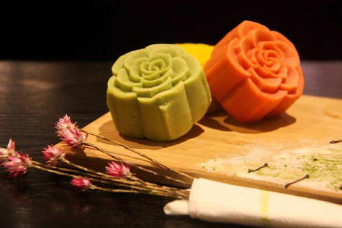 “节约”“个性”…… “一口食”月饼受热捧