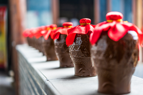 广西南宁警方查获200余箱假名酒