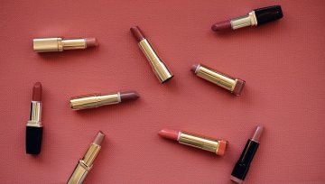 日本今年最卖不动的日用品是口红