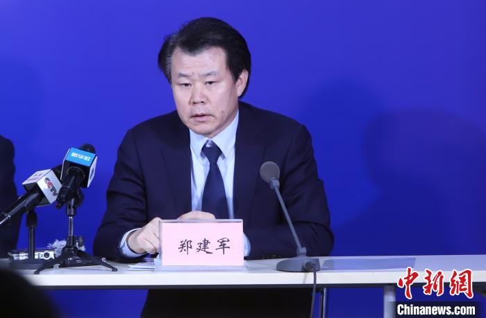 天津市市场监管委党组成员、副主任郑建军。　张道正 摄