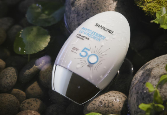 香蒲丽保湿焕采防晒霜，比你更了解肌肤的需要