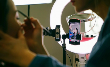 加强监管推动直播经济健康发展