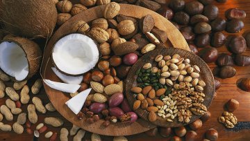 休闲零食行业“内卷”化：业绩下滑，销售费用、库存双高