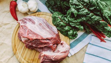 不卖隔夜肉的“钱大妈”割不动了？