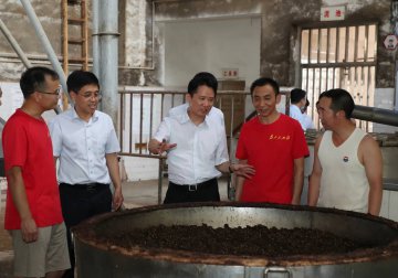 丁雄军履新茅台“首秀”：调研七轮次酒生产