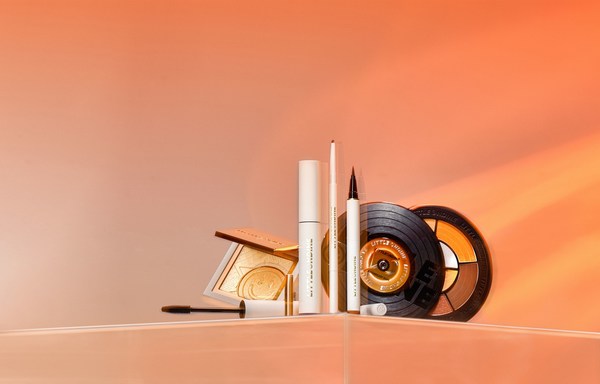 玩转彩妆 态度潮酷：小奥汀八周年全国首店落地上海