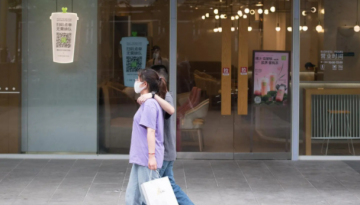 新式茶饮价格降了 冷饮容量也减了