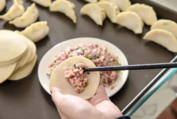 现包饺子成热门赛道