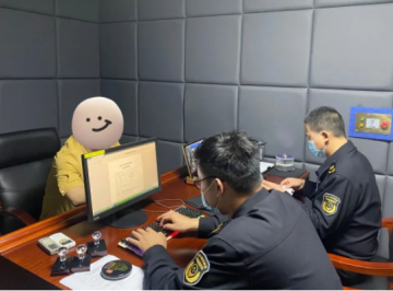 出借《营业执照》《食品经营许可证》被罚22000元