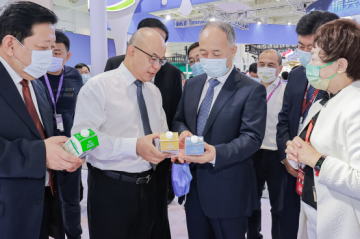 第十三届中国奶业大会济南开幕 新希望乳业展馆“新鲜”亮相