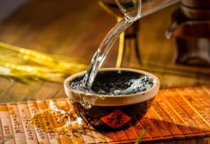 新消费10月报，白酒撑起的新消费投资